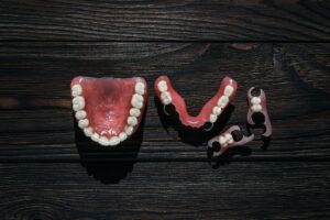 complete vs partial dentures